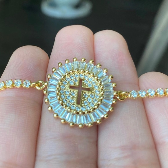 Diamond cross bracelet - Picture 1 of 2